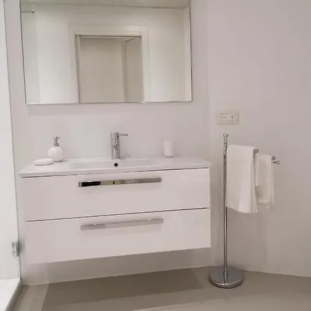 Bristol Exclusive Lake View Desenzano Апартаменты Паденге-суль-Гарда